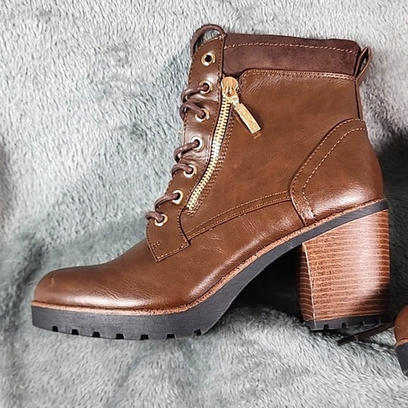 Eva & Zoe Palmer  women's lace-up Combat Boots .Size 9.  Chunky 3 inch heel. - Picture 5 of 10